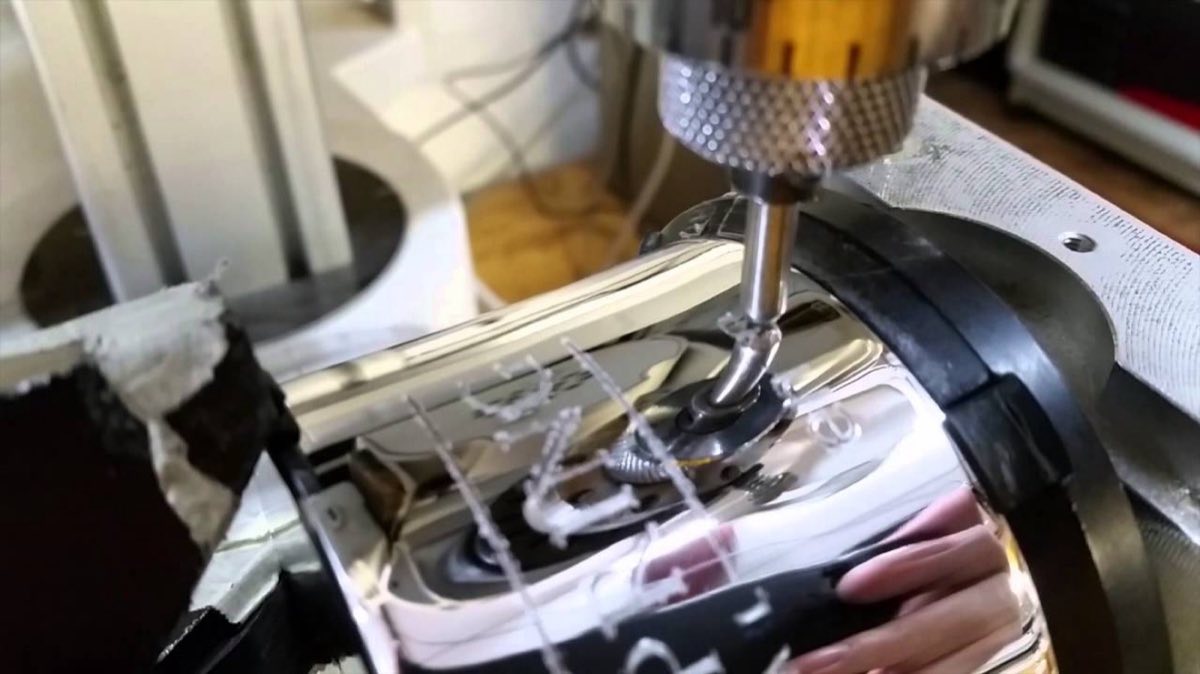 Engraving machine at work
